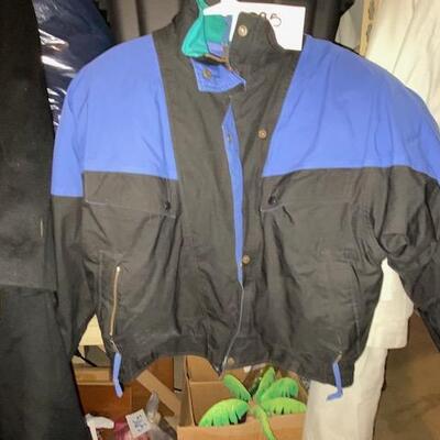 Lot 595 - Mens jacket