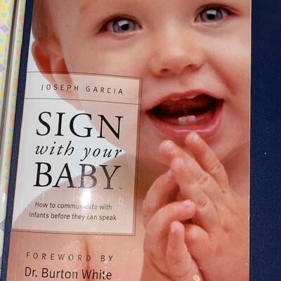 Lot 602 - Pregnancy Books