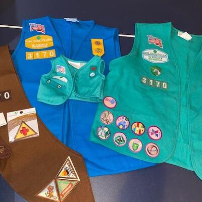Lot 605 -Girl Scout, Brownie and Daisy items