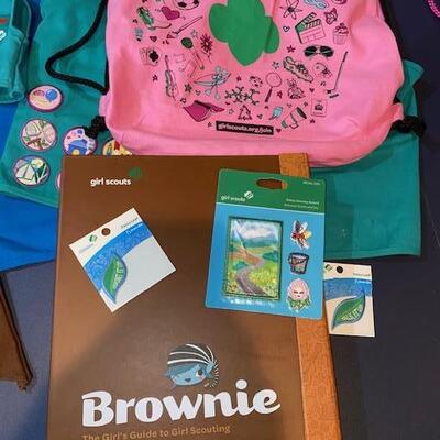 Lot 605 -Girl Scout, Brownie and Daisy items
