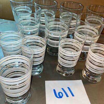 Lot 611 - Glass set