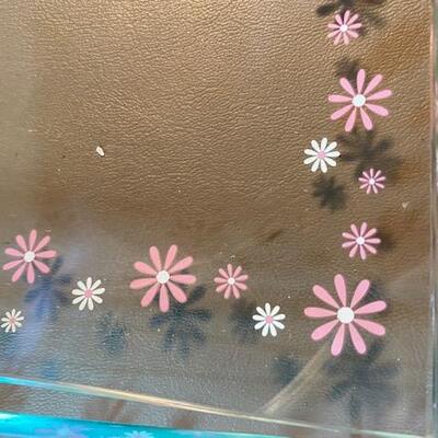 Lot 616 - Glass snack plates