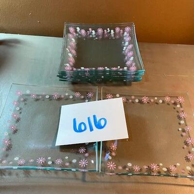 Lot 616 - Glass snack plates
