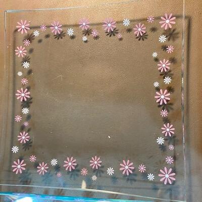 Lot 616 - Glass snack plates