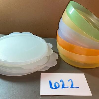 Lot 622 - Tupperware Bowls