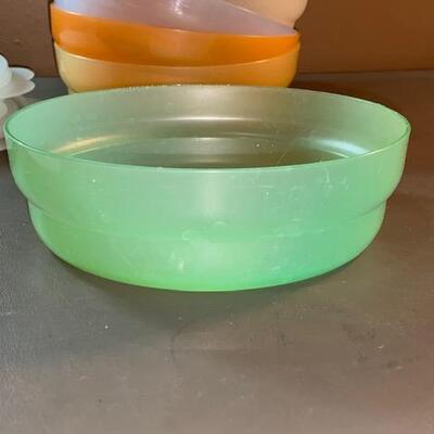 Lot 622 - Tupperware Bowls