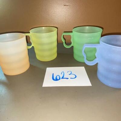 Lot 623 - Tupperware Mugs