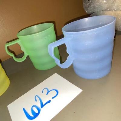 Lot 623 - Tupperware Mugs