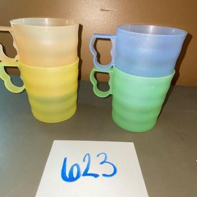 Lot 623 - Tupperware Mugs