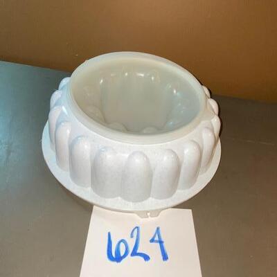 Lot 624 - Tupperware Jello Mold
