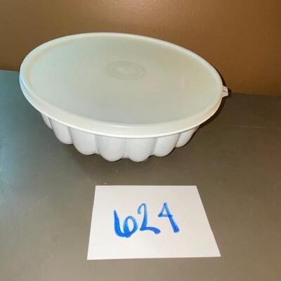 Lot 624 - Tupperware Jello Mold