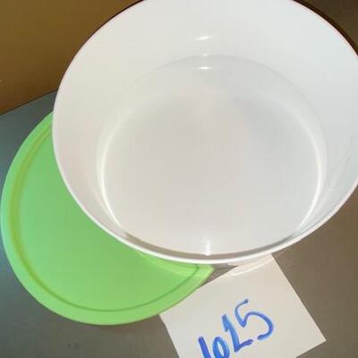 Lot 625 - Tupperware bowl