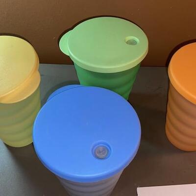 Lot 626 - Tupperware cups