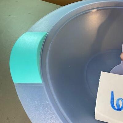 Lot 630 - Tupperware Salad bowl