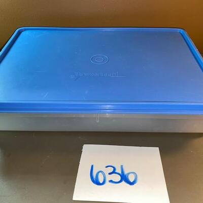 Lot 636 - Tupperware rectangular bowl