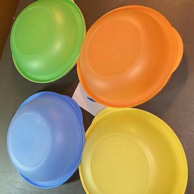 Lot 638 - Tupperware cereal bowls