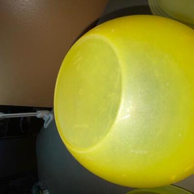 Lot 641 - Tupperware bowls