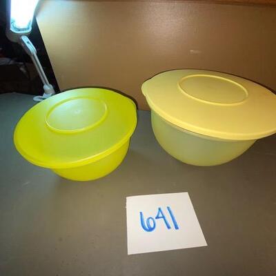 Lot 641 - Tupperware bowls