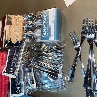 Lot 643 - Partyware