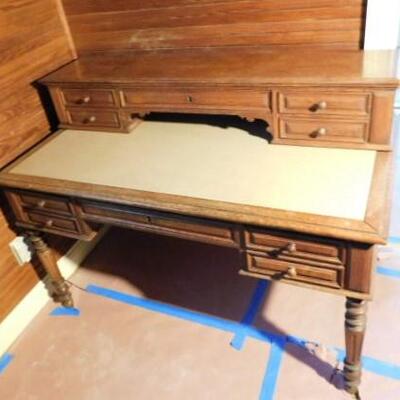 Impressive Vintage Oak Desk with Gallery 52