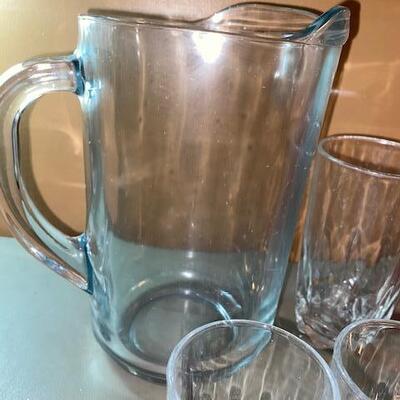 Lot 655- glassware