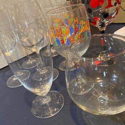 Lot 668 - Wine glasses