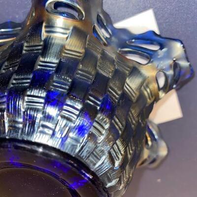Lot 670- Fenton basket weave bowl