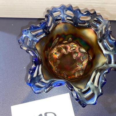 Lot 670- Fenton basket weave bowl