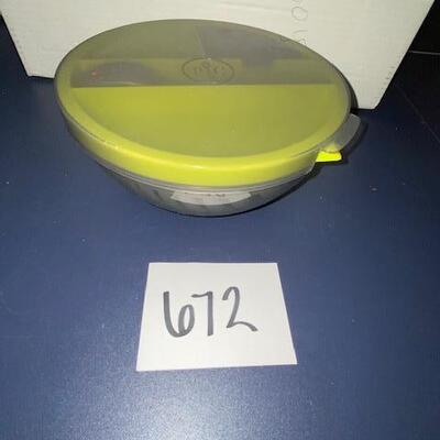 Lot 672 - Pampered Chef Salad Cutting Bowl