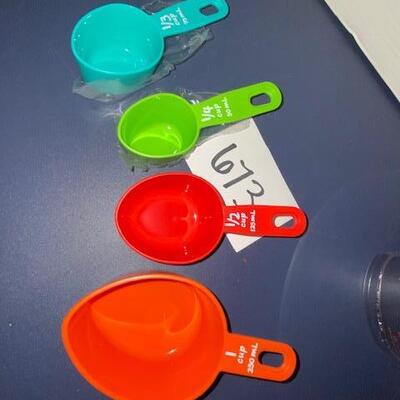 Lot 673 - Pampered chef Stackable measuring cup set