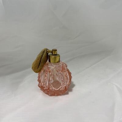 .33. VINTAGE | Pink Glass Perfume Bottle