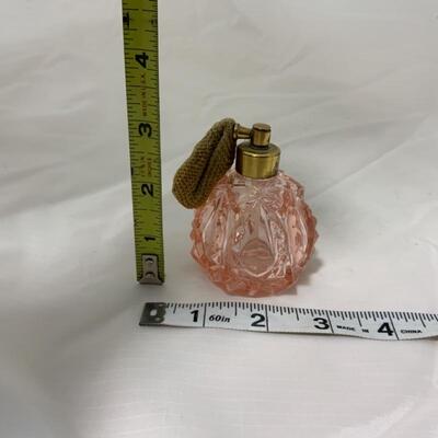 .33. VINTAGE | Pink Glass Perfume Bottle