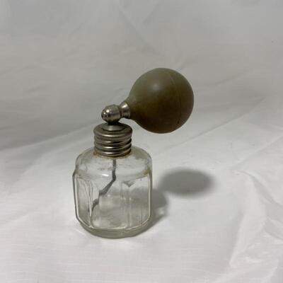 .34. VINTAGE | Clear Glass | Exposed Rubber | Perfume Atomizer