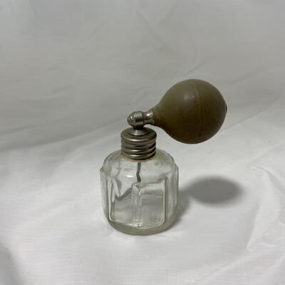 .34. VINTAGE | Clear Glass | Exposed Rubber | Perfume Atomizer
