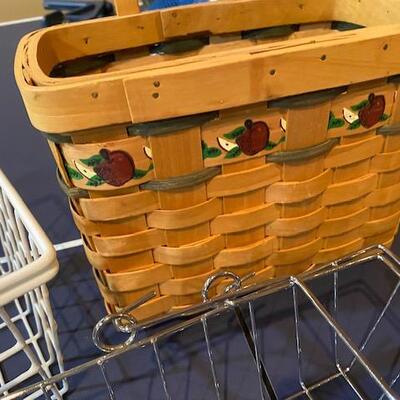 Lot 685 - baskets and decor