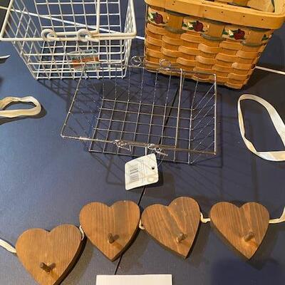 Lot 685 - baskets and decor