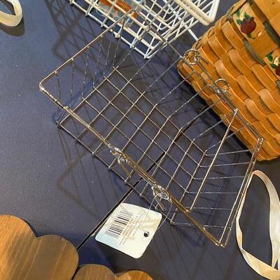 Lot 685 - baskets and decor