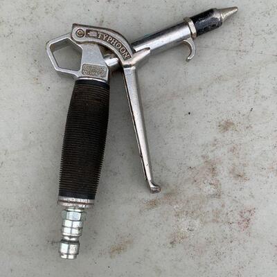 Typhoon high flow pneumatics blow gun
