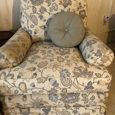 Lot 3 - Smith Brothers Club Chair Reading Ensemble 
