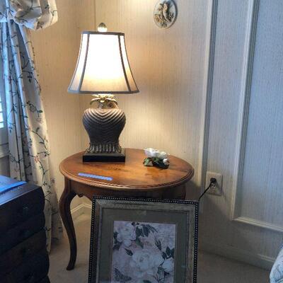 Lot 5 - Ethan Allen End Table and Accents