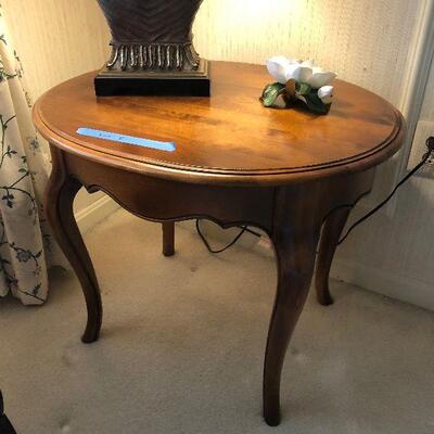 Lot 5 - Ethan Allen End Table and Accents