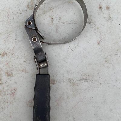 Oil filter removal tool