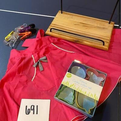 Lot 691 - Kitchen misc