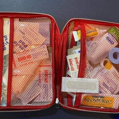Lot 694 - Bathroom items