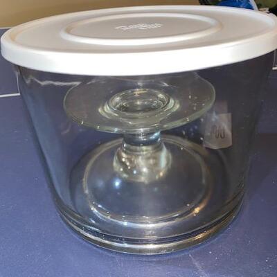 Lot 699 - pampered Chef Trifle Bowl with stand and lid