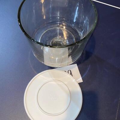 Lot 699 - pampered Chef Trifle Bowl with stand and lid