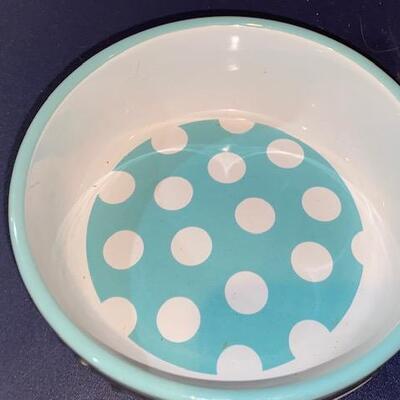 Lot 704 - Pet Dishes