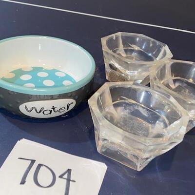 Lot 704 - Pet Dishes
