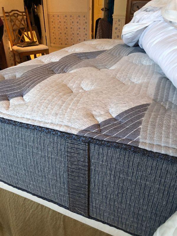 Lot 26 King Size Powerbase Bed w/Serta Hybrid Mattress and