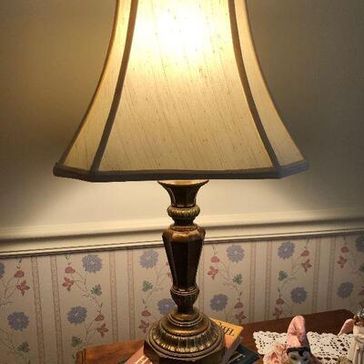 Lot 27 - Ethan Allen Bedside Tables, Lamps and Decorative Accessories